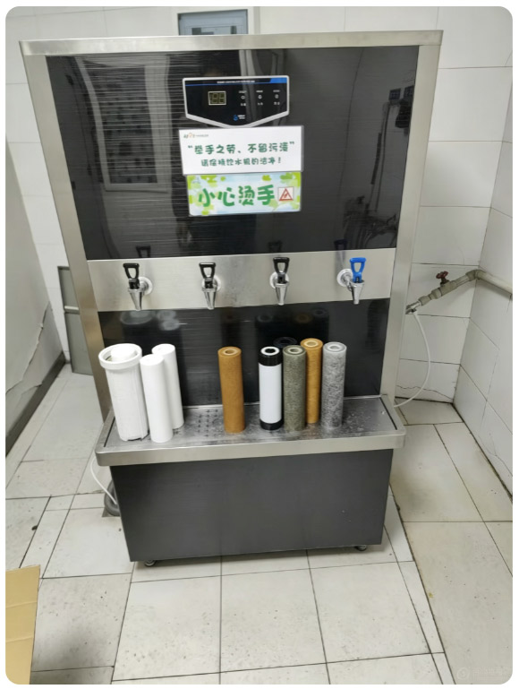 校园饮水机+1.jpg